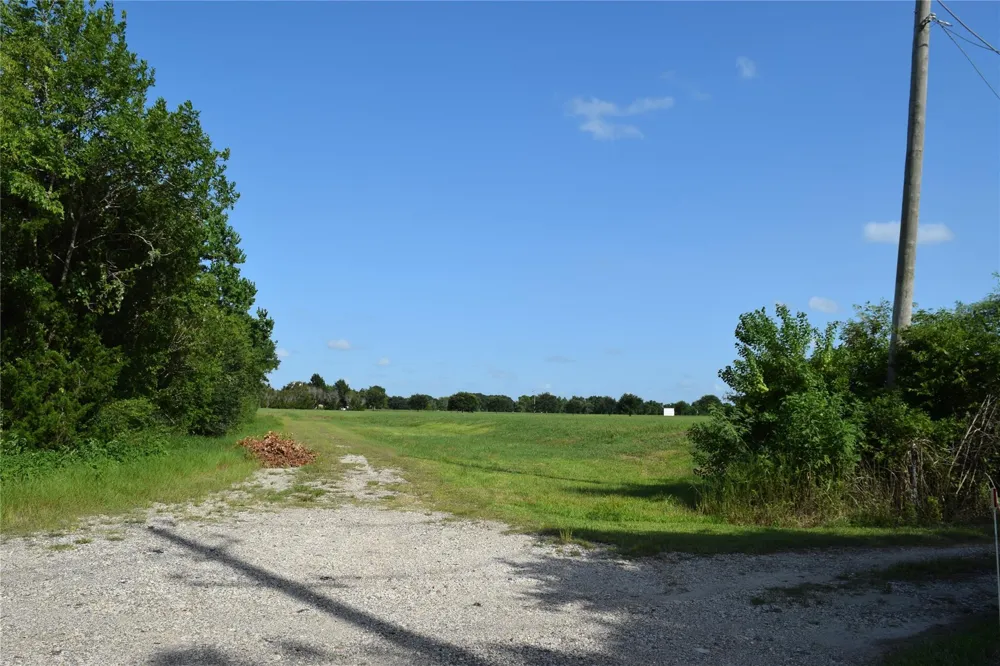 2304 Old Road Friendswood, TX 77546