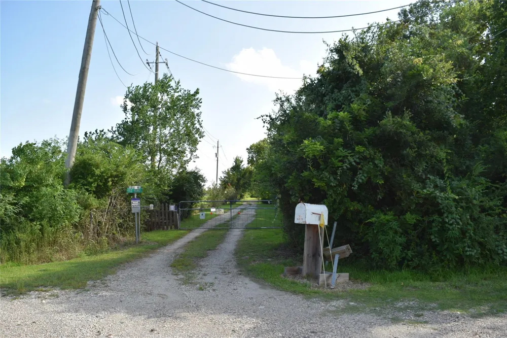 2304 Old Road Friendswood, TX 77546