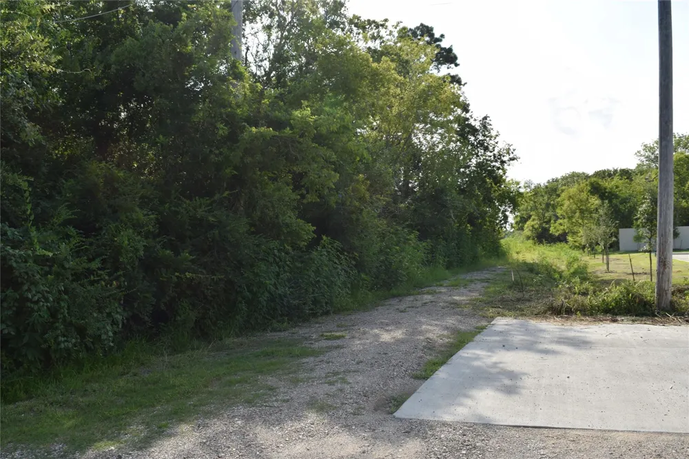 2304 Old Road Friendswood, TX 77546