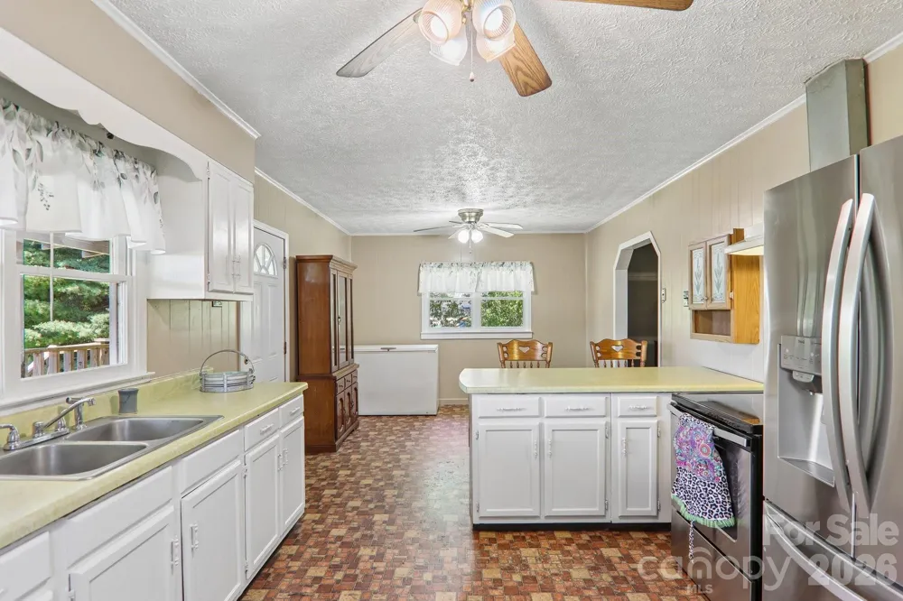 414 Skyline Drive Canton, NC 28716