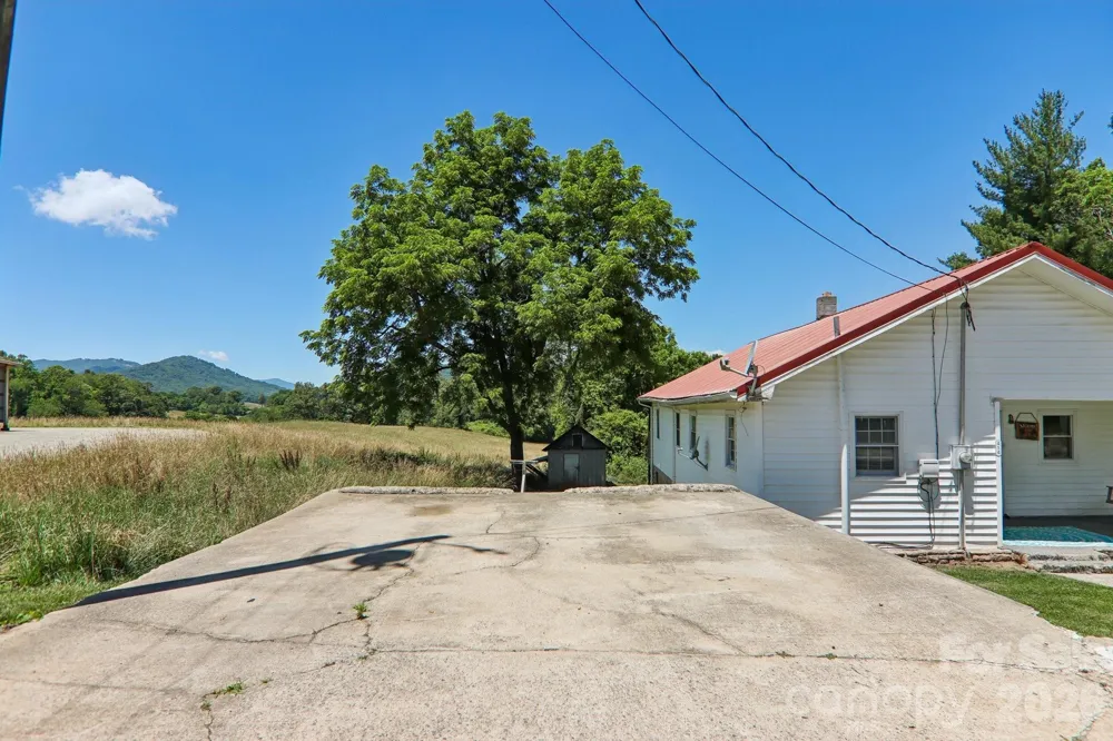 414 Skyline Drive Canton, NC 28716