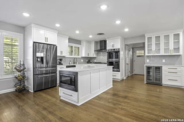 906 E CEDAR ST Seguin, TX 78155