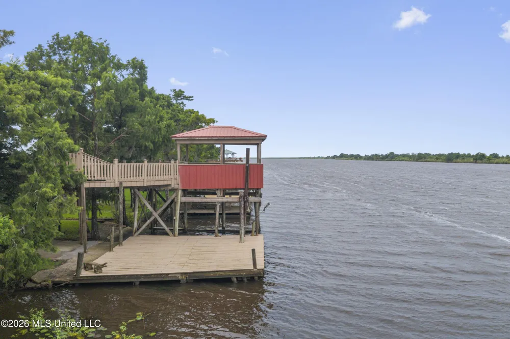 4205 Riverside Drive Pearlington, MS 39572