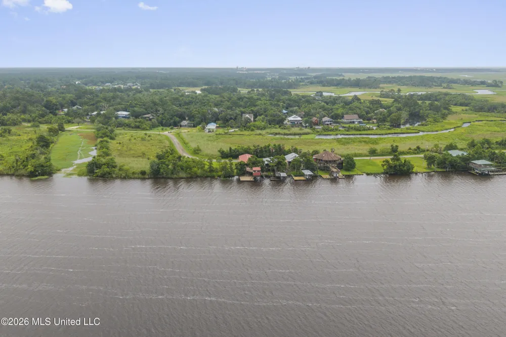 4205 Riverside Drive Pearlington, MS 39572