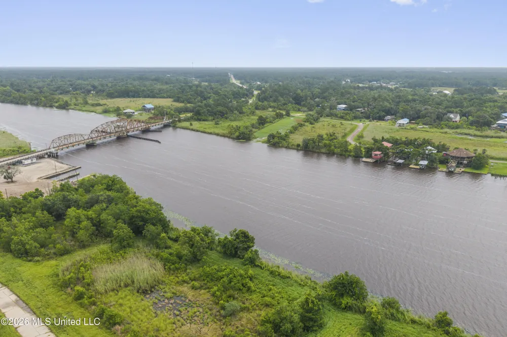 4205 Riverside Drive Pearlington, MS 39572