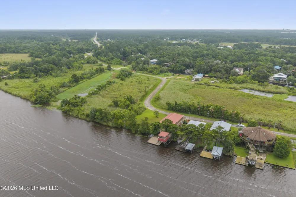 4205 Riverside Drive Pearlington, MS 39572