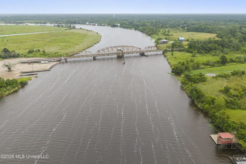 4205 Riverside Drive Pearlington, MS 39572