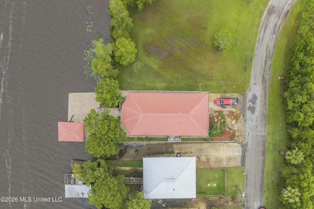 4205 Riverside Drive Pearlington, MS 39572