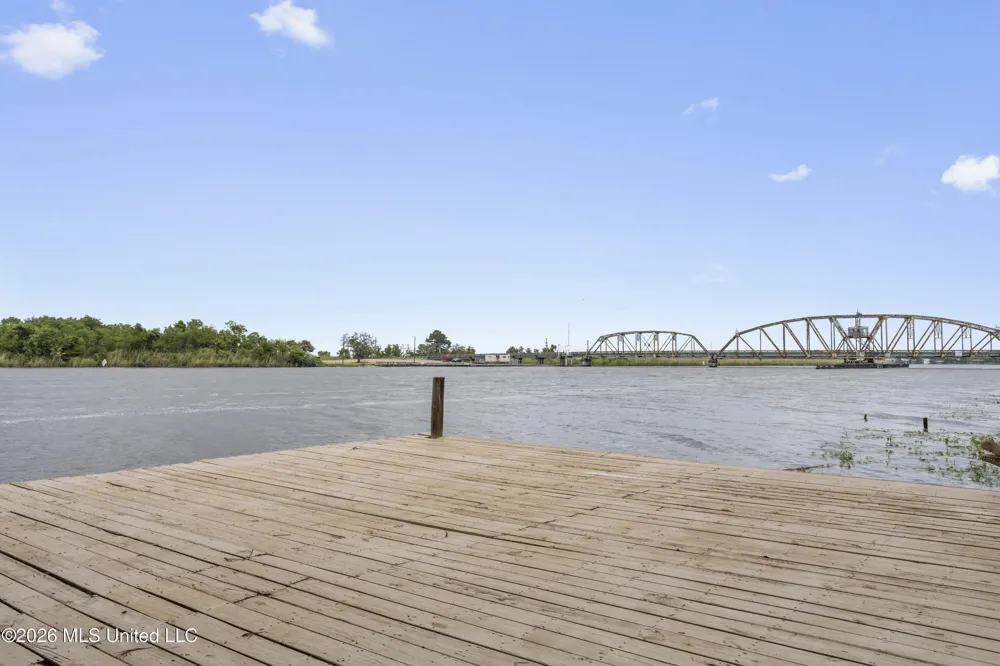 4205 Riverside Drive Pearlington, MS 39572