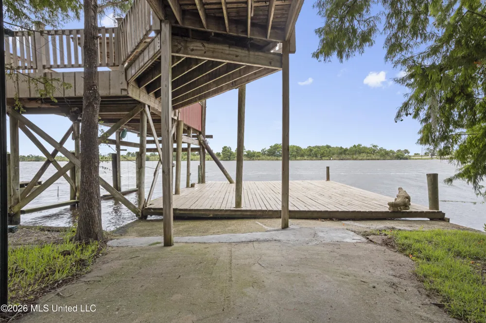 4205 Riverside Drive Pearlington, MS 39572