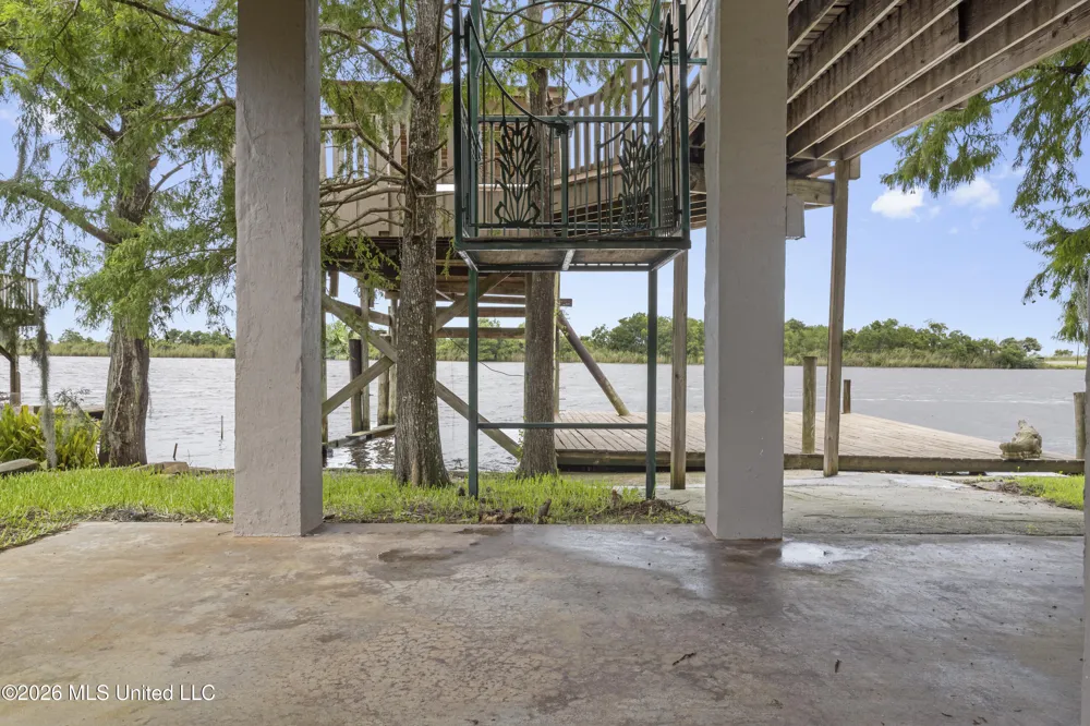 4205 Riverside Drive Pearlington, MS 39572