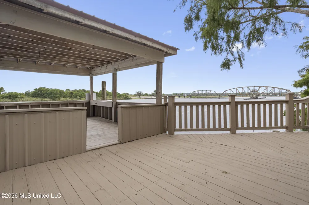 4205 Riverside Drive Pearlington, MS 39572