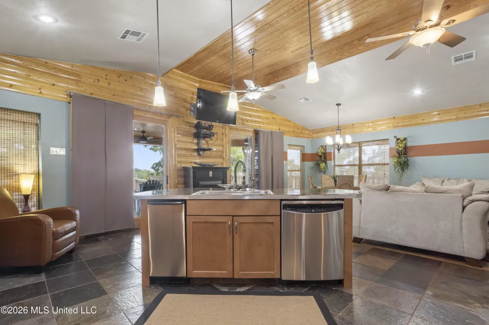 4205 Riverside Drive Pearlington, MS 39572