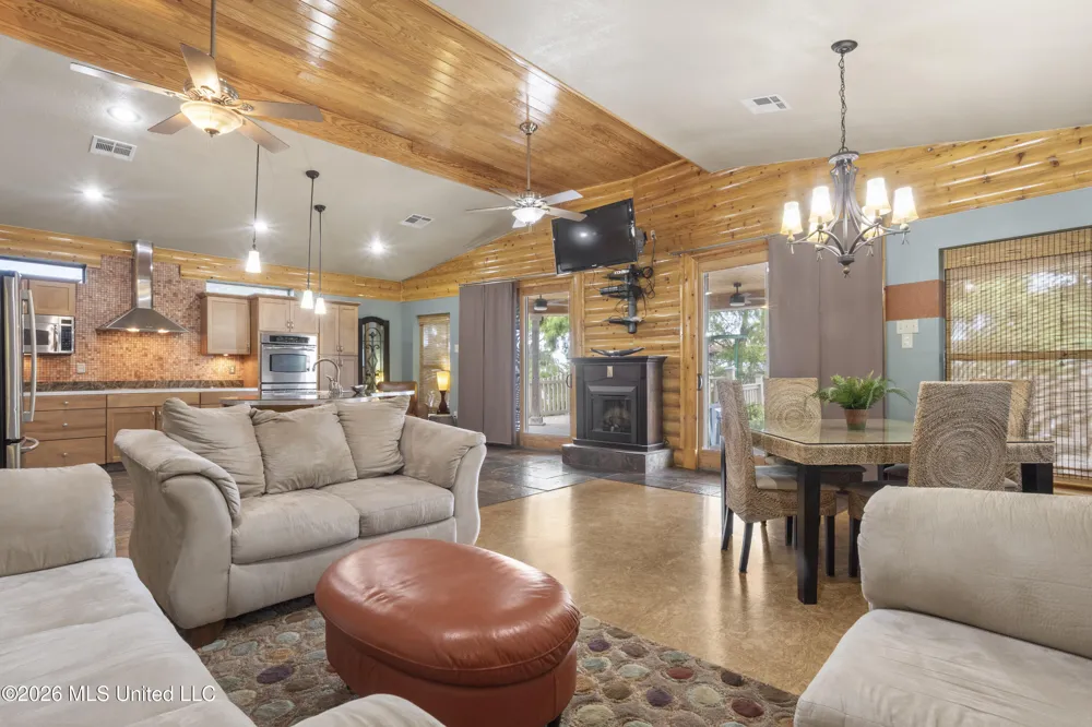 4205 Riverside Drive Pearlington, MS 39572