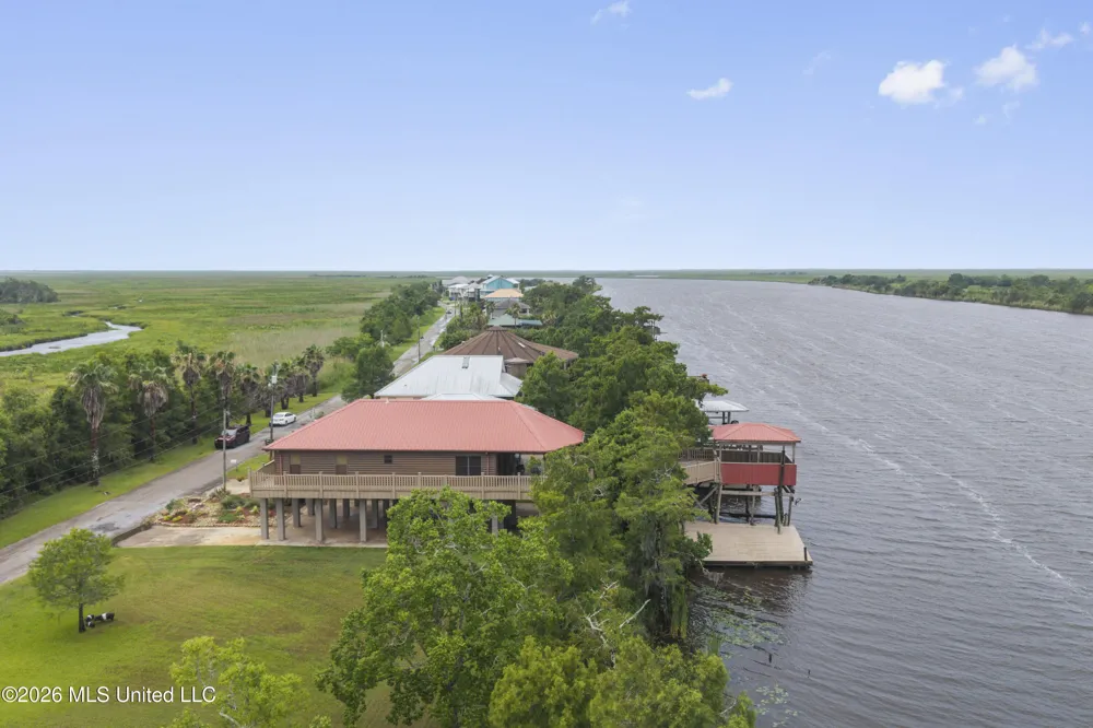 4205 Riverside Drive Pearlington, MS 39572