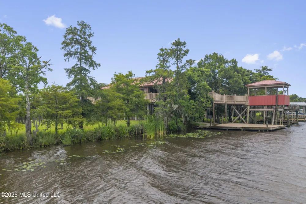4205 Riverside Drive Pearlington, MS 39572