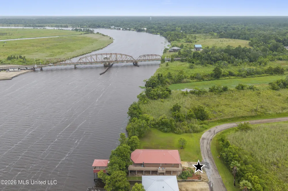 4205 Riverside Drive Pearlington, MS 39572