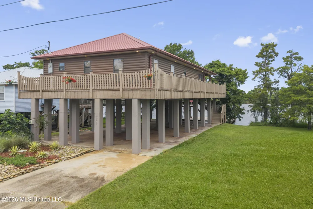 4205 Riverside Drive Pearlington, MS 39572