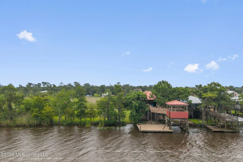 4205 Riverside Drive Pearlington, MS 39572