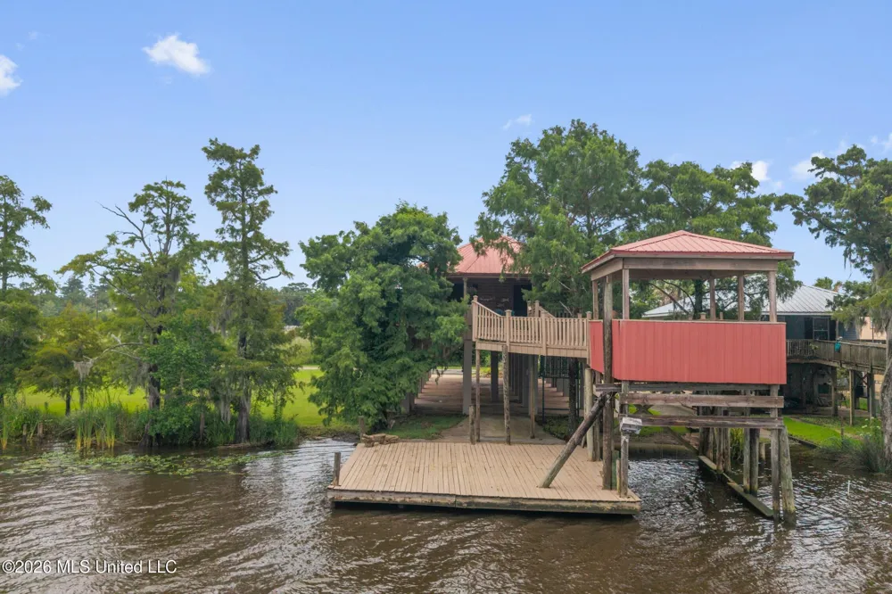 4205 Riverside Drive Pearlington, MS 39572