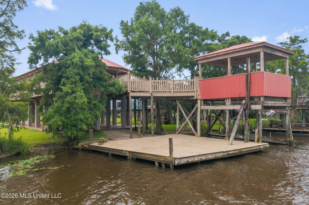 4205 Riverside Drive Pearlington, MS 39572