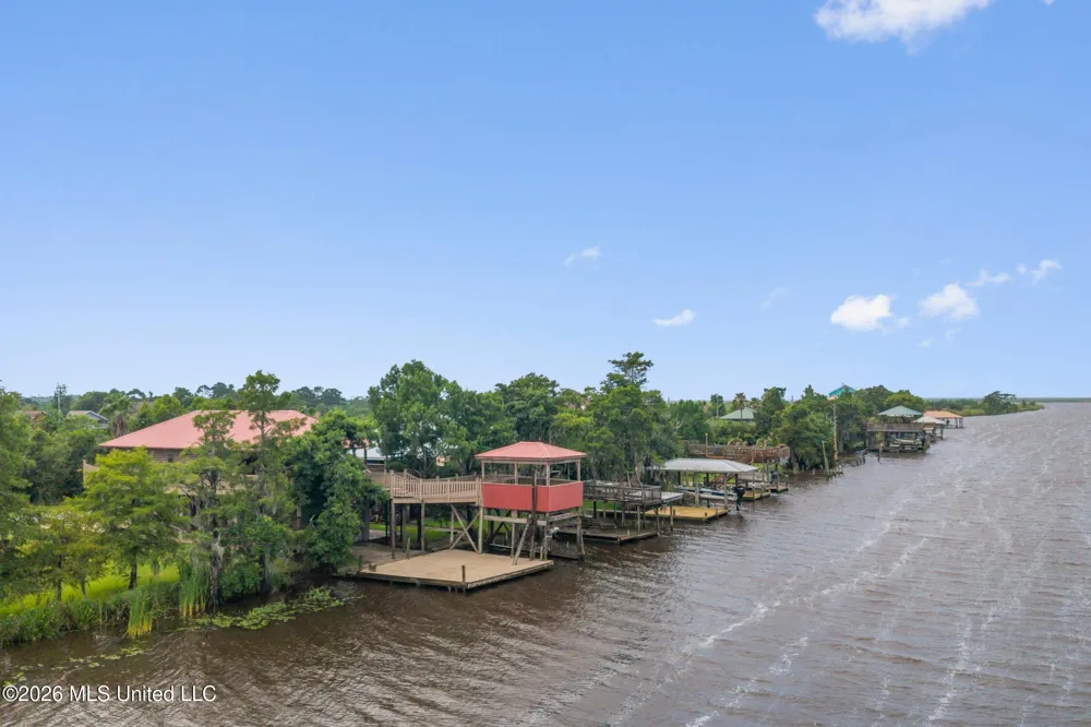 4205 Riverside Drive Pearlington, MS 39572