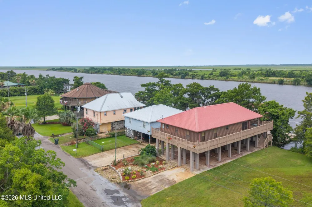 4205 Riverside Drive Pearlington, MS 39572