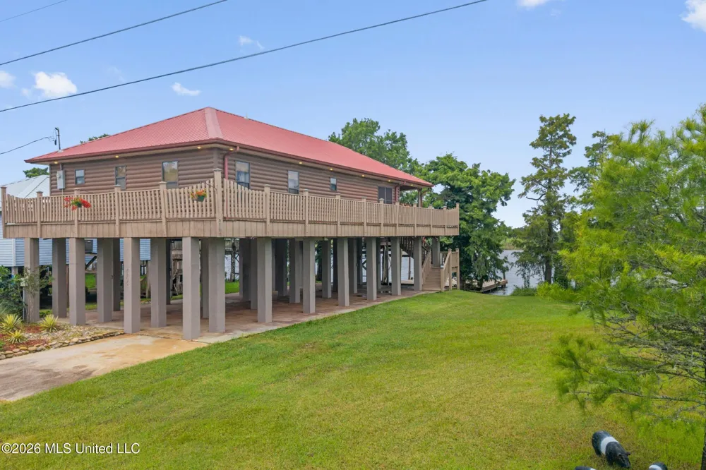 4205 Riverside Drive Pearlington, MS 39572