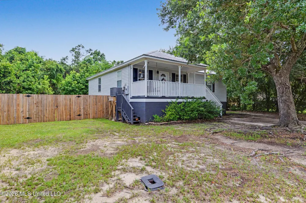 203 Mcdonald Drive Pass Christian, MS 39571