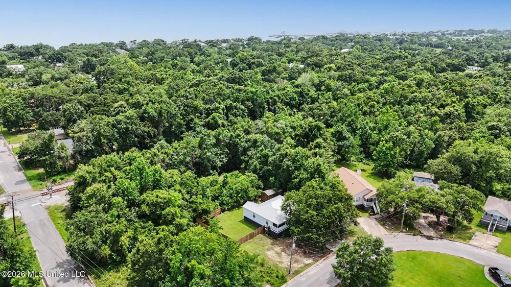 203 Mcdonald Drive Pass Christian, MS 39571