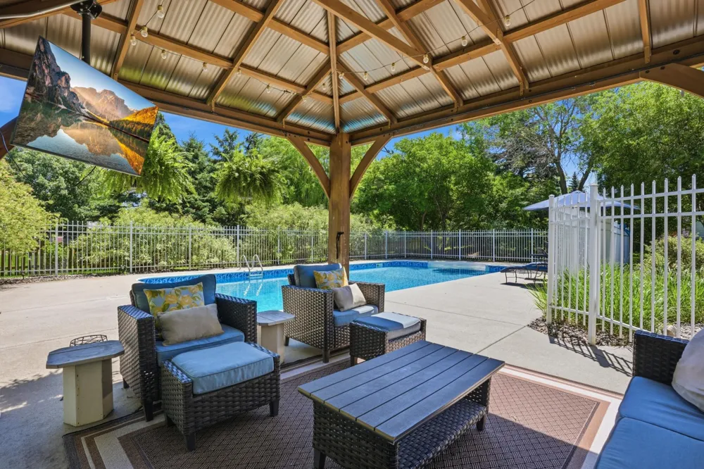 8511 Cedar Court Victoria, MN 55386