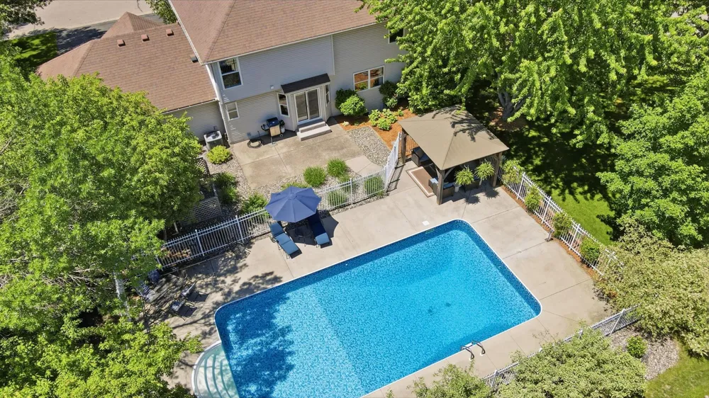 8511 Cedar Court Victoria, MN 55386