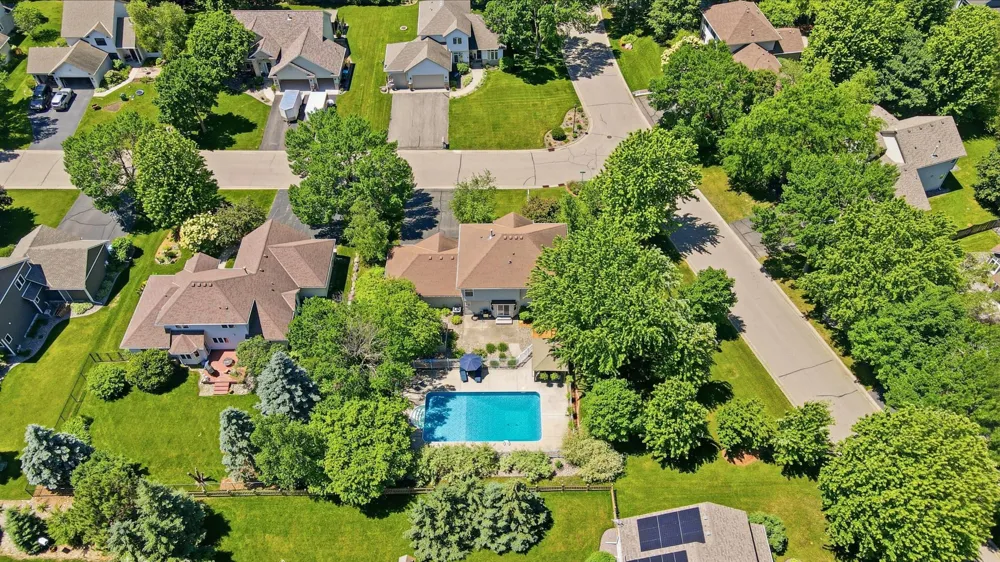 8511 Cedar Court Victoria, MN 55386