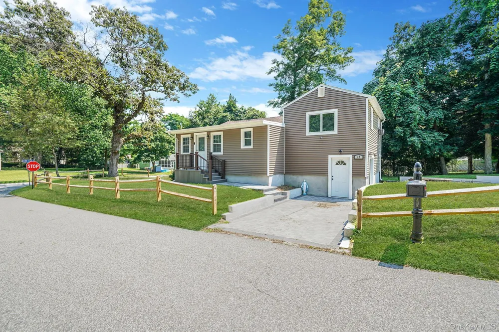 25 Cherry Lane Wading River, NY 11792