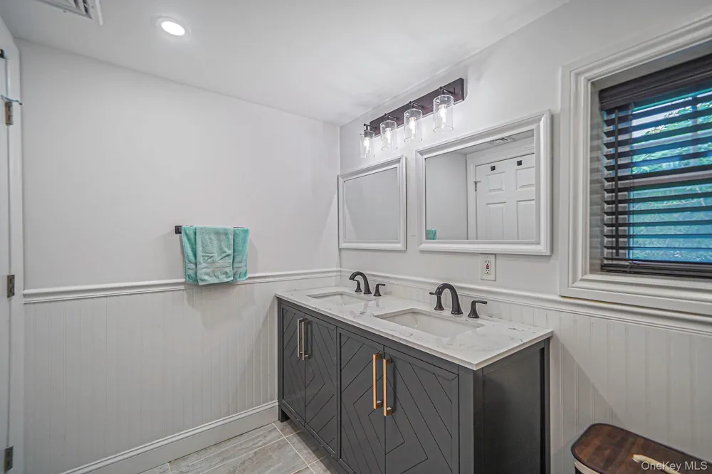 25 Cherry Lane Wading River, NY 11792