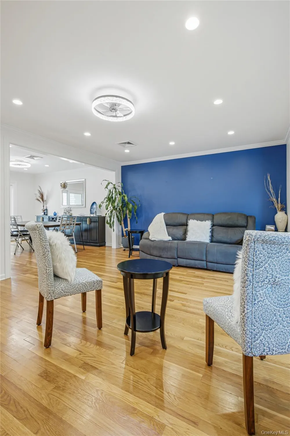 186 Stratford Roslyn Heights, NY 11577
