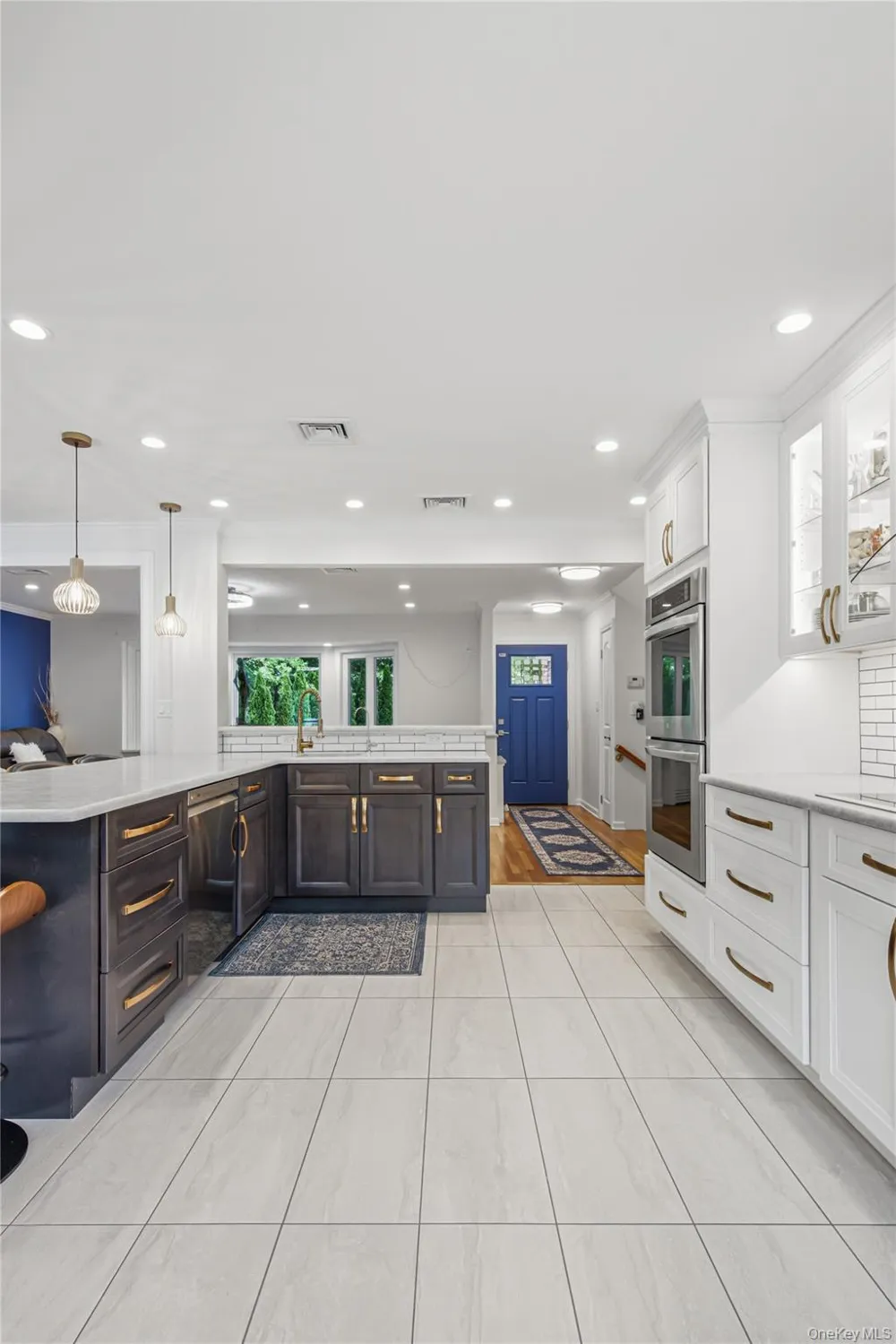 186 Stratford Roslyn Heights, NY 11577