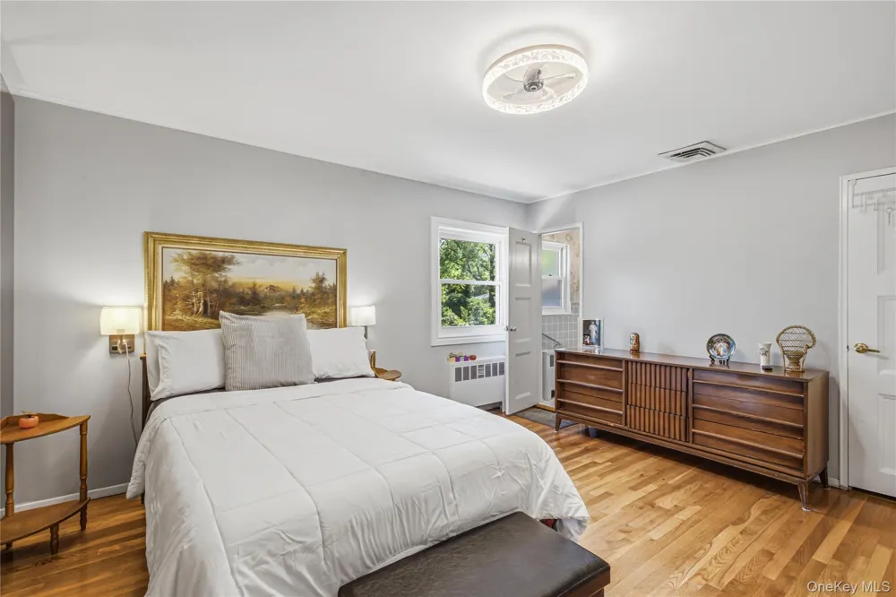 186 Stratford Roslyn Heights, NY 11577
