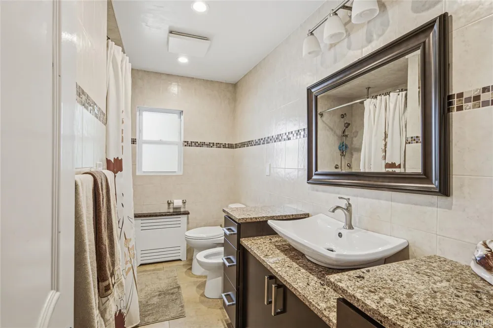 186 Stratford Roslyn Heights, NY 11577
