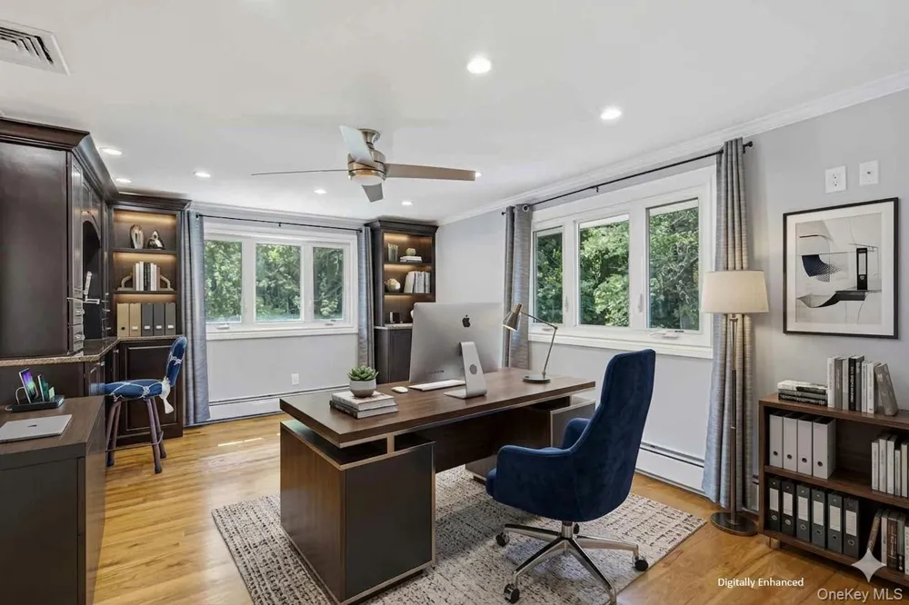 186 Stratford Roslyn Heights, NY 11577