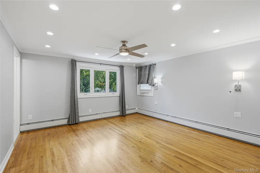 186 Stratford Roslyn Heights, NY 11577