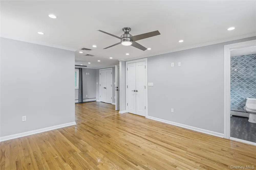 186 Stratford Roslyn Heights, NY 11577