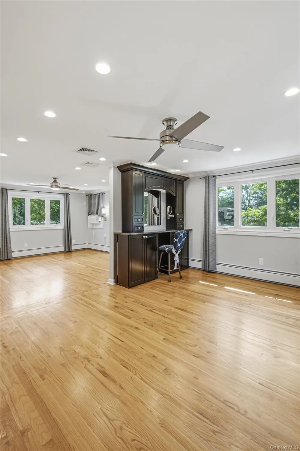 186 Stratford Roslyn Heights, NY 11577