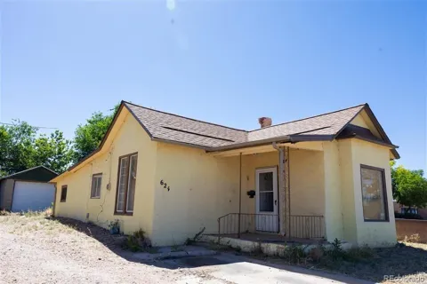 624 W Corona Avenue