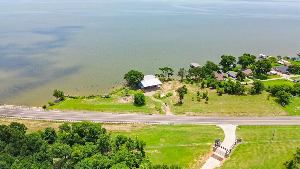 10390 Us Highway 190 E Point Blank, TX 77364