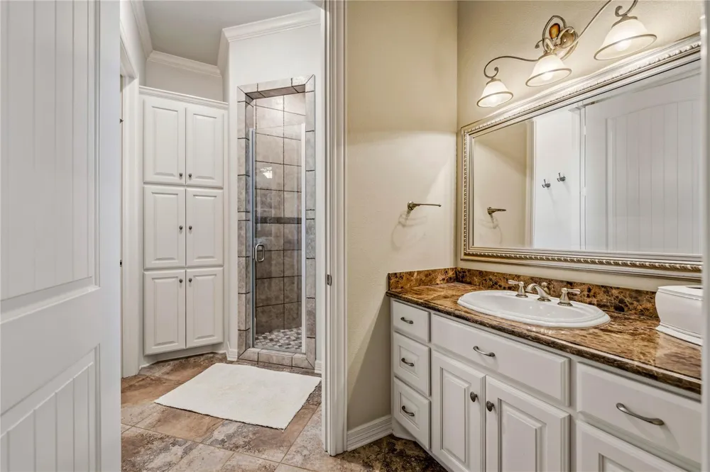 202 W North Street Weimar, TX 78962