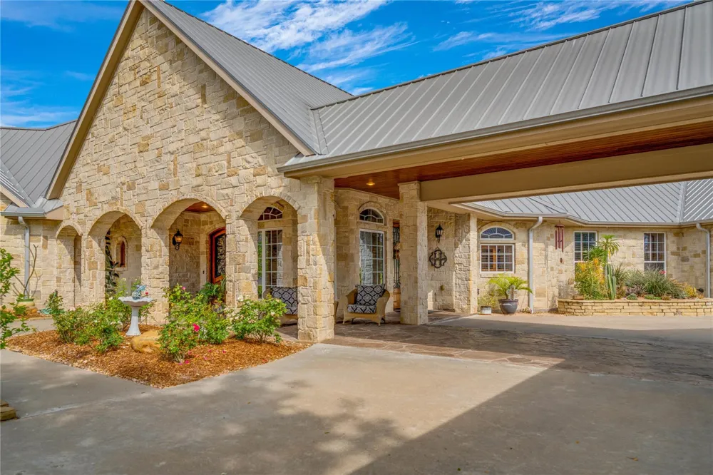 202 W North Street Weimar, TX 78962