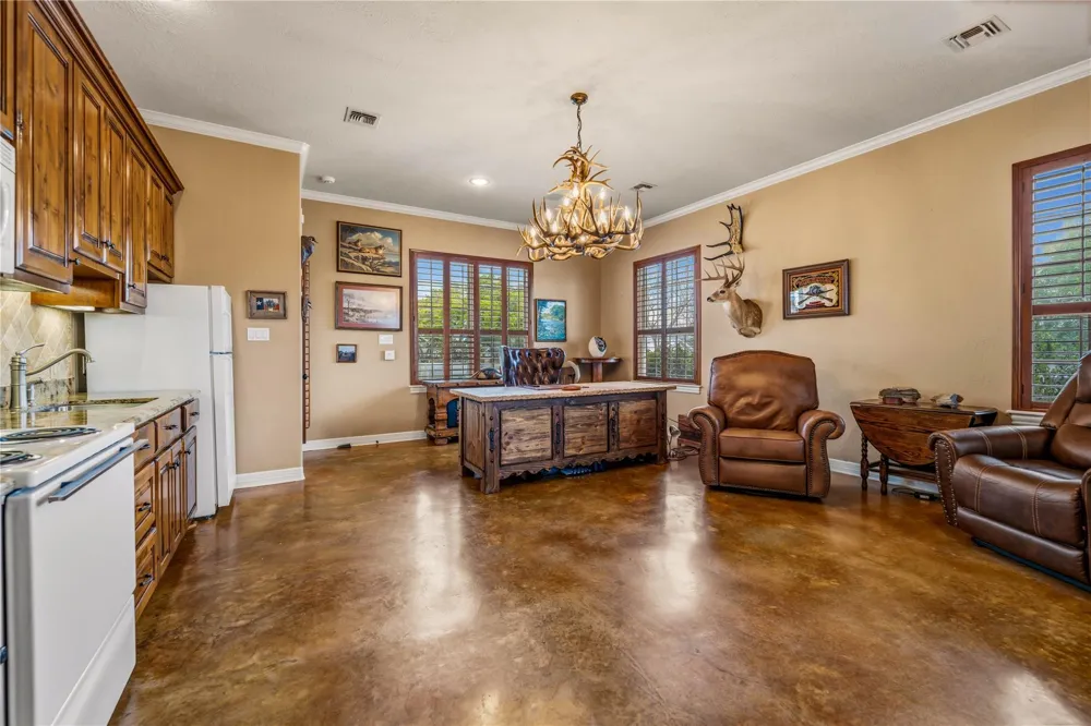 202 W North Street Weimar, TX 78962