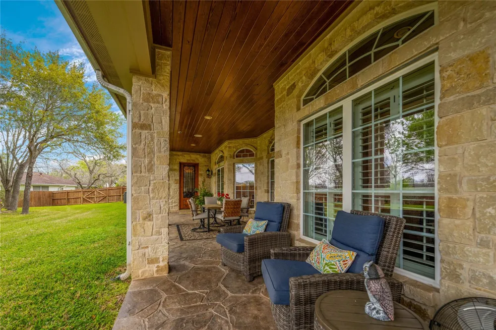 202 W North Street Weimar, TX 78962
