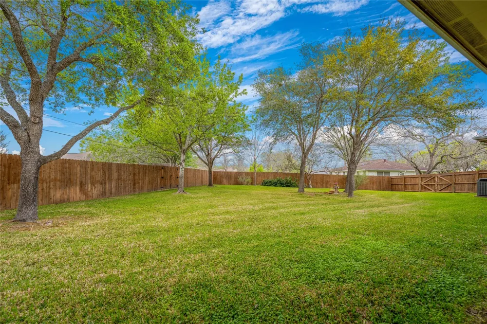 202 W North Street Weimar, TX 78962